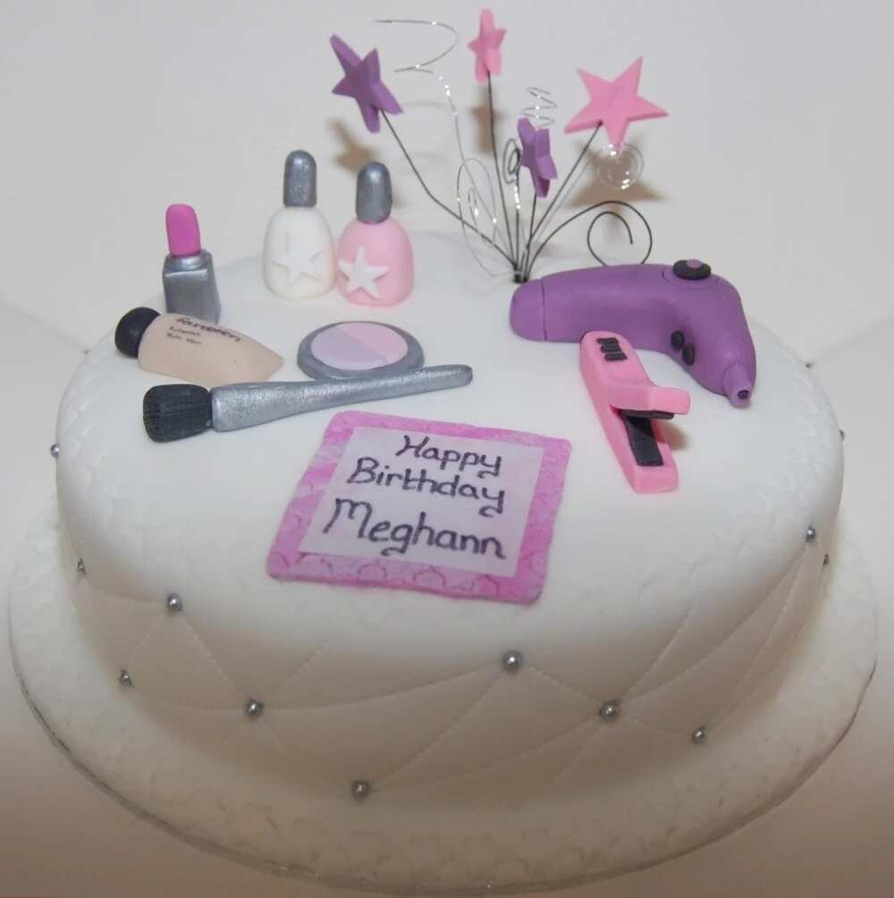 Birthday cake for hairdresser