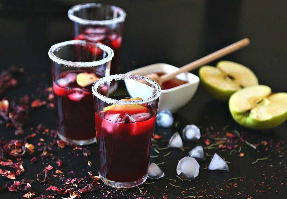 Zobo drink with apples