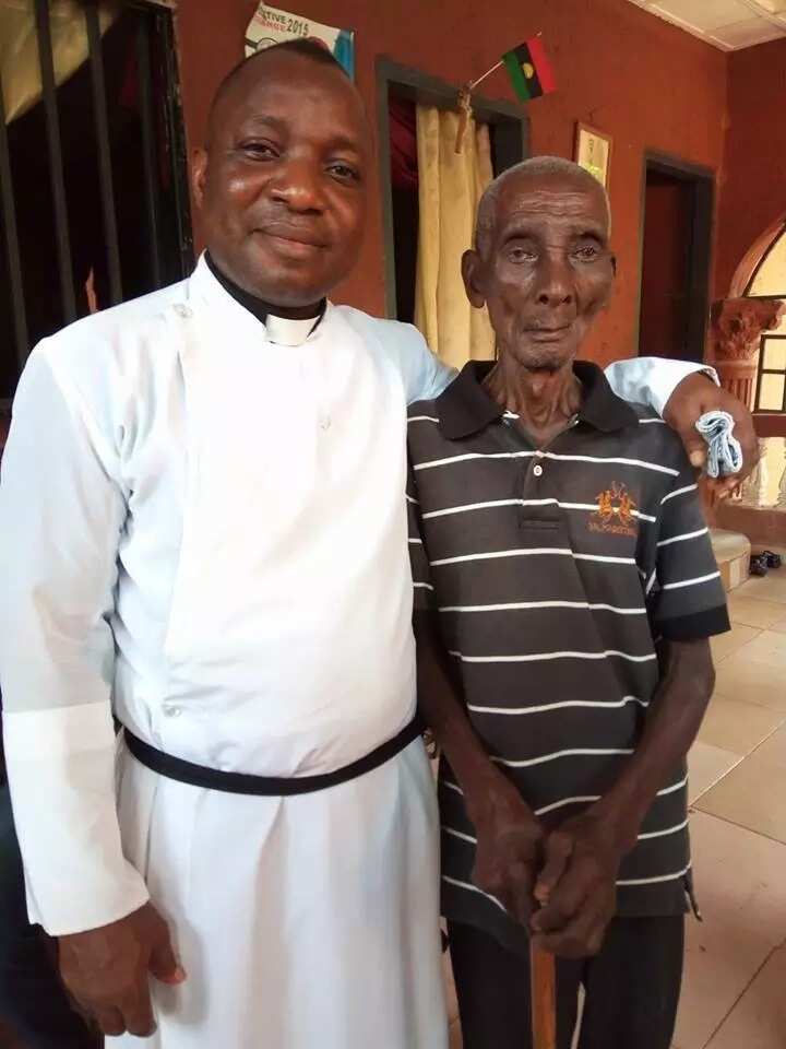 Nigerian cleric meets a man who is allegedly above 130 years old and still very agile (Photo)