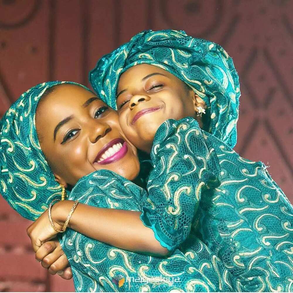 Emir of Kano Sanusi Shows Off His Wives & Children