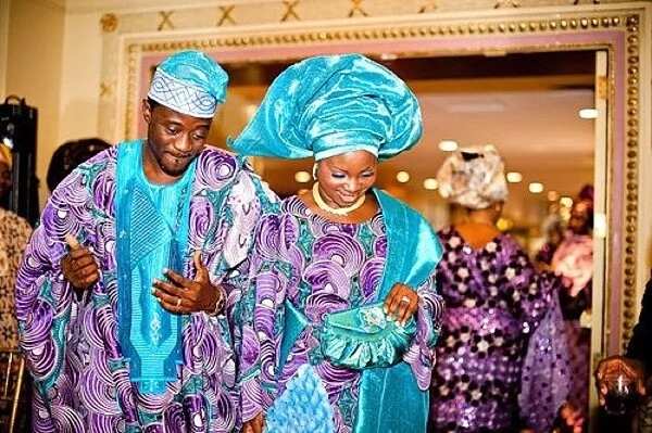 Colours combinations for the bride and groom outfits