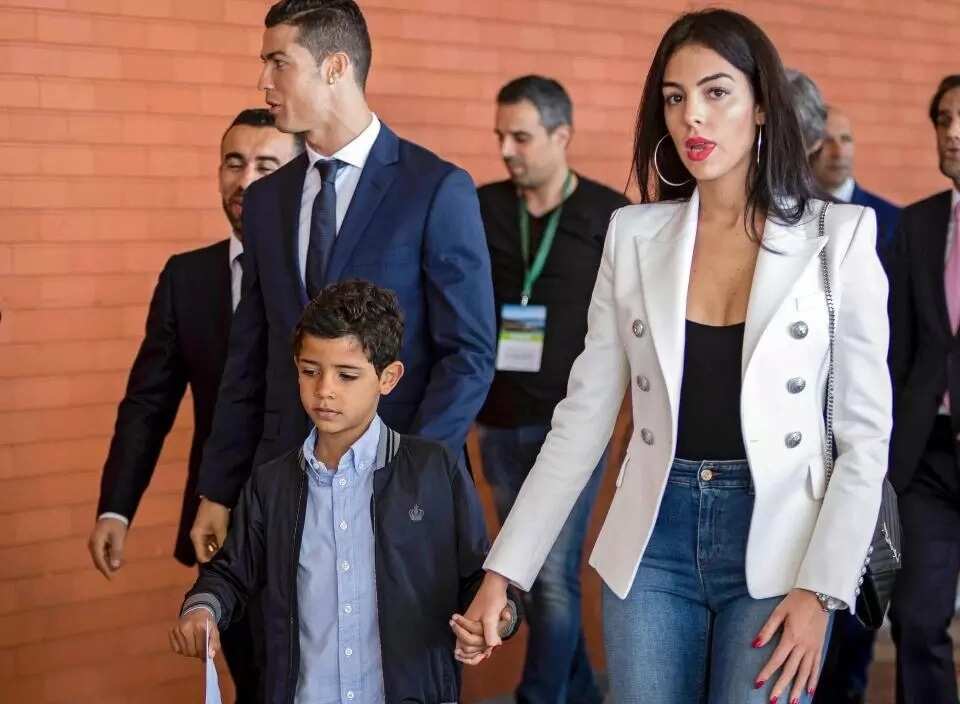 An samu karuwa: Dan wasa Ronaldo ya samu ‘yan biyu