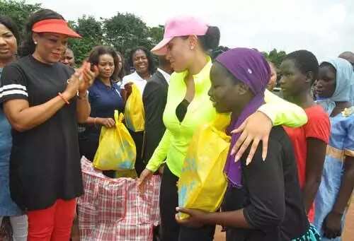 Iara Oshiomhole Visits IDP Camp In Edo