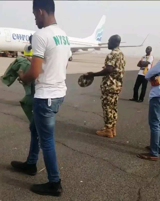 NYSC members assaulted at airport after their flight was overbooked by Medview (Photos/Video)