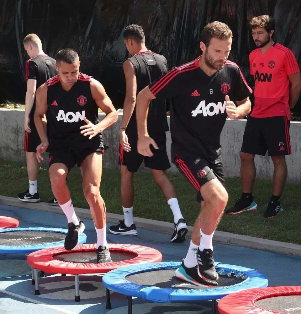 Alexis Sanchez trains with Manchester United after joining pre-season tour in America