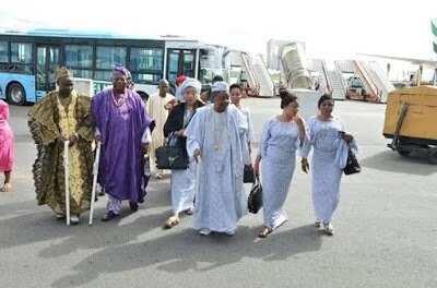 Alaafin Of Oyo Causes Stir With Wives At The Airport