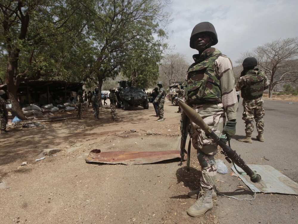 Wasu matasan kabilar Tibi sun hallaka wani jami’in rundunar mayakan Sojan kasa a jihar Benuwe Wasu matasan kabilar Tibi sun hallaka wani jami’in rundunar mayakan Sojan kasa a jihar Benuwe