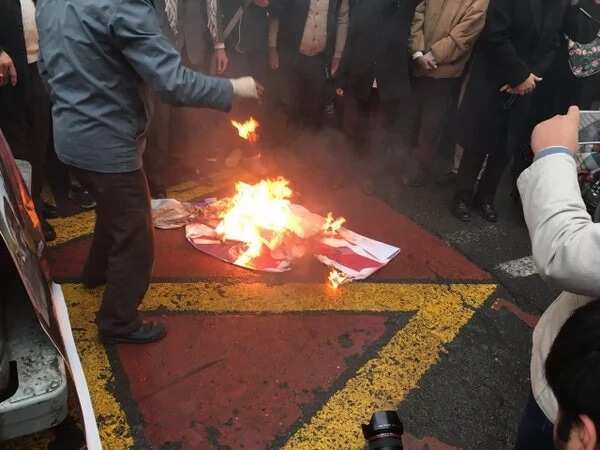 Photos: Shi'ites Protest Arrest Of Their Leader