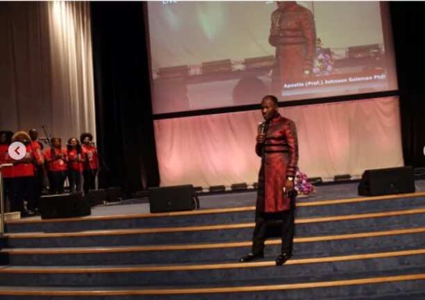 Apostle Suleman bags Integrity Award in North London for restoration conference (photo)