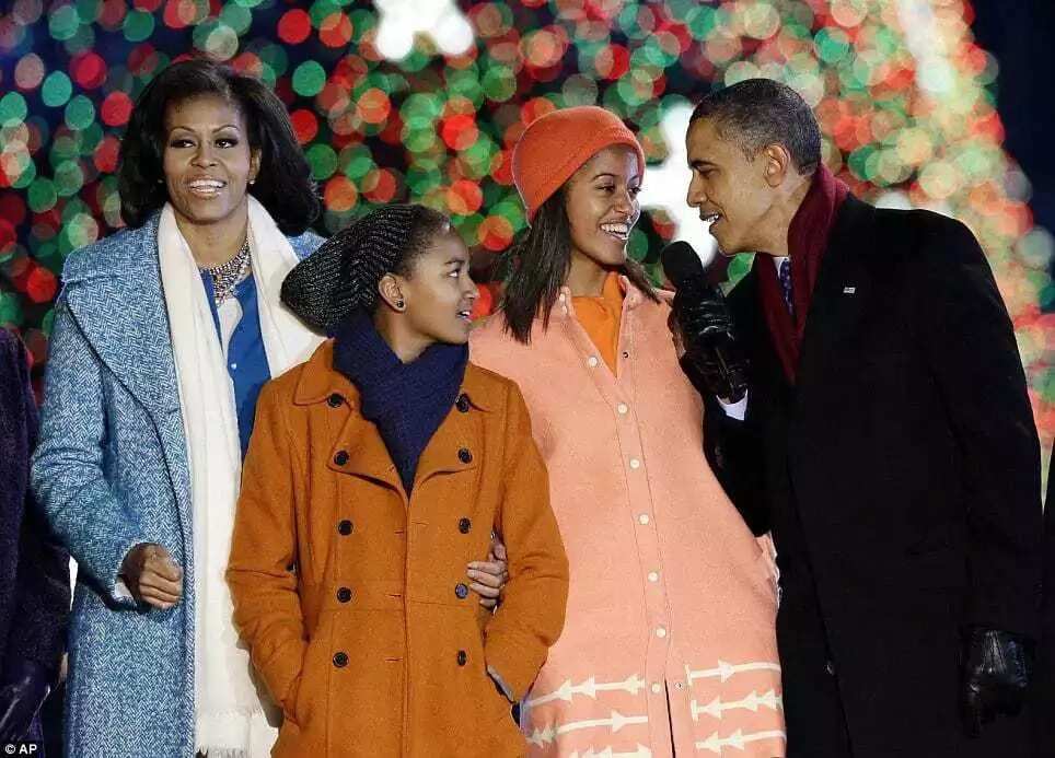 Tsabar soyayya dake tsakanin Obama da yayansa (hotuna) Tsabar soyayya dake tsakanin Obama da yayansa (hotuna)