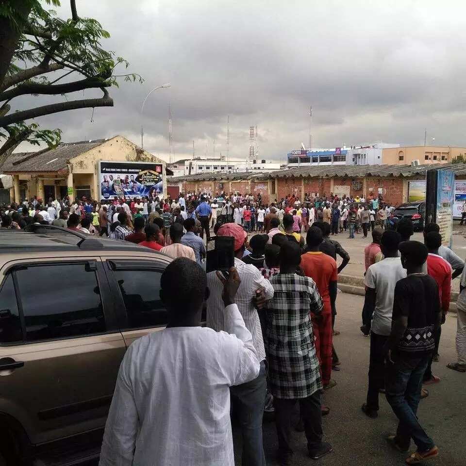 Charly Boy attacked at Wuse Market during #ReturnorResign protest