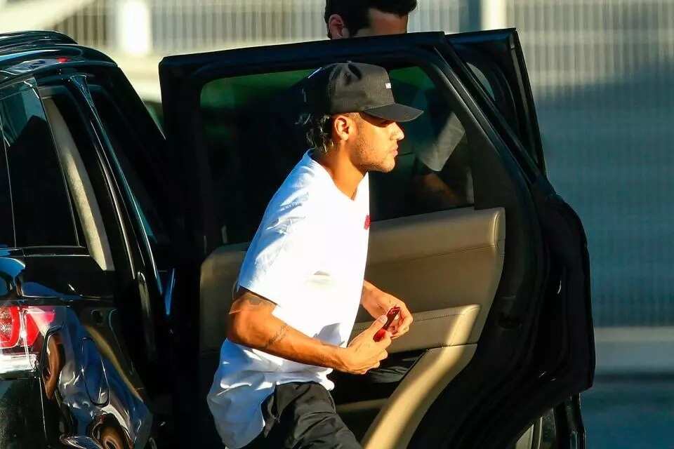 Dan wasa Neymar zai rika karbar albashin Biliyoyi a shekara Dan wasa Neymar zai rika karbar albashin Biliyoyi a shekara