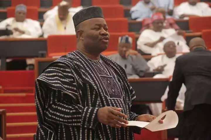 Zuciyana na tare da Buhari tun a 2015 – Sanata Akpabio