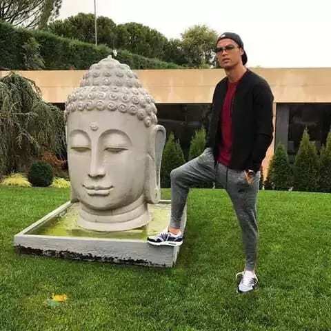 An caccaki Ronaldo saboda cin mutuncin addinin Buddha