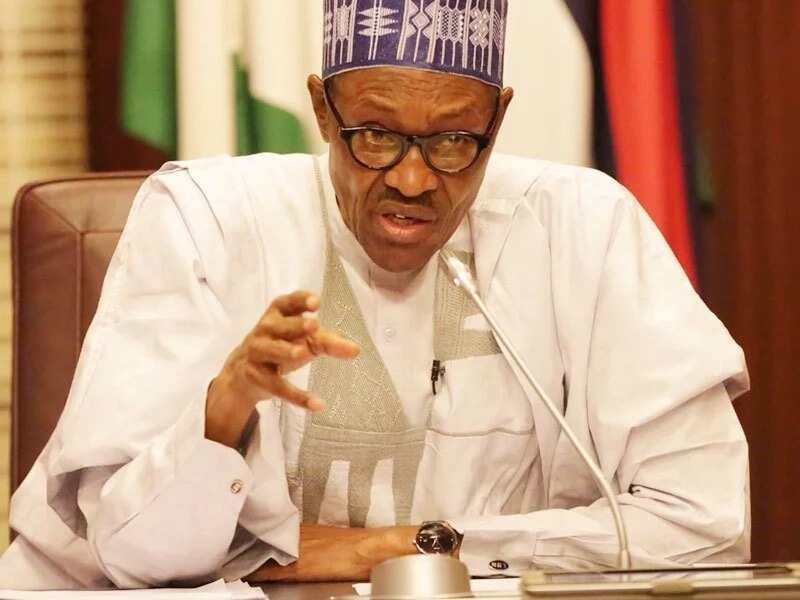 President Buhari queries EFCC over loot recovery
