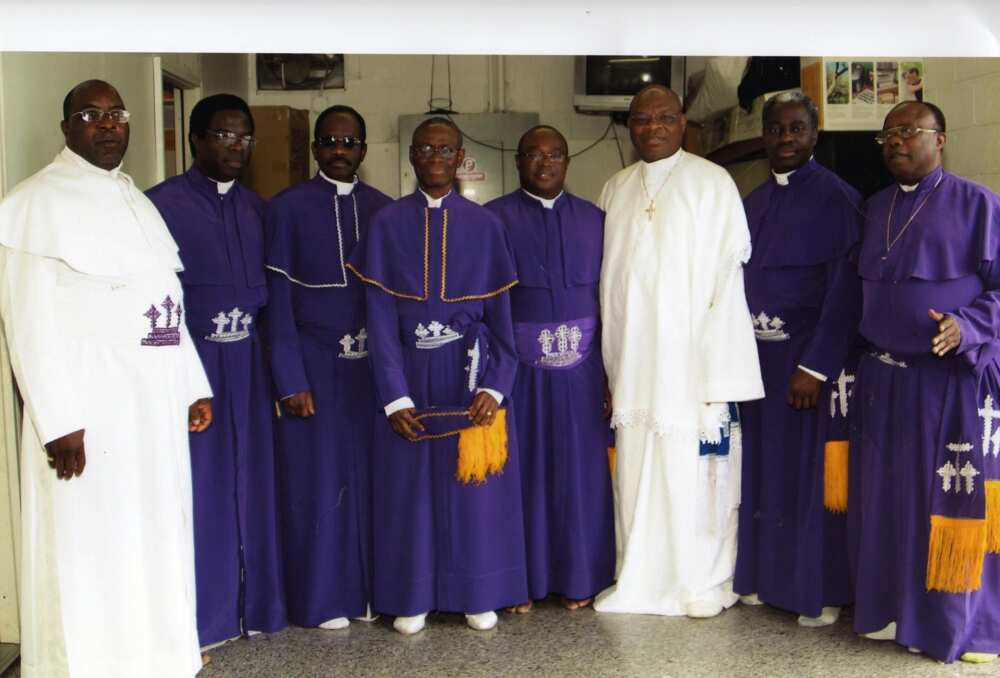 Celestial Church of Christ: Ranks, robes, bible lessons 