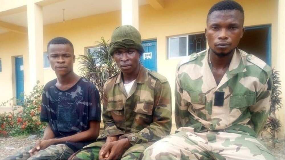 Police arrest 3 suspected kidnappers in army camouflage uniform (photo)