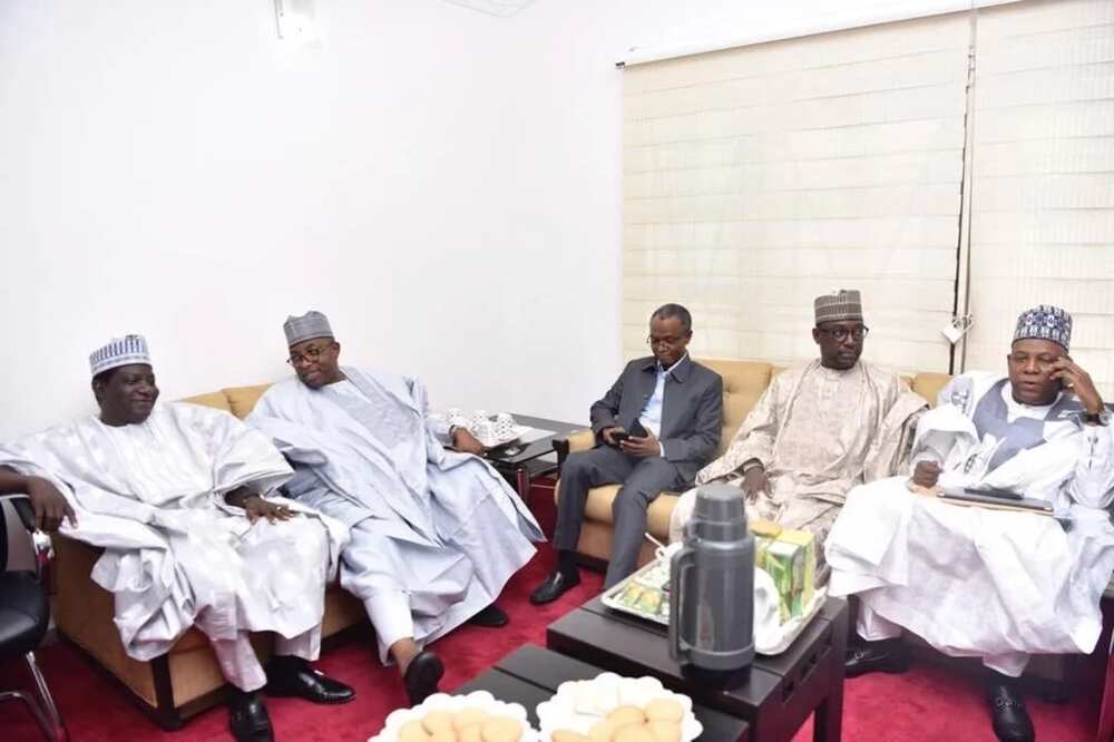 Mataimakin gwamna ya karyata barin APC, yace yana nan daram dam Mataimakin gwamna ya karyata barin APC, yace yana nan daram dam