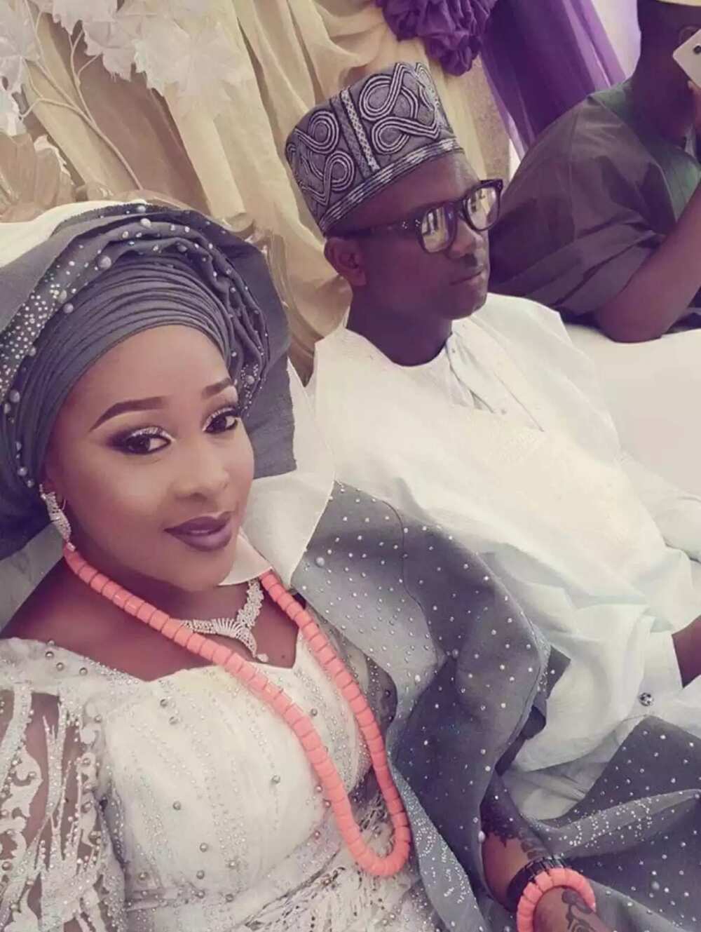 Hoton auren yar Oga Bello Hoton auren yar Oga Bello