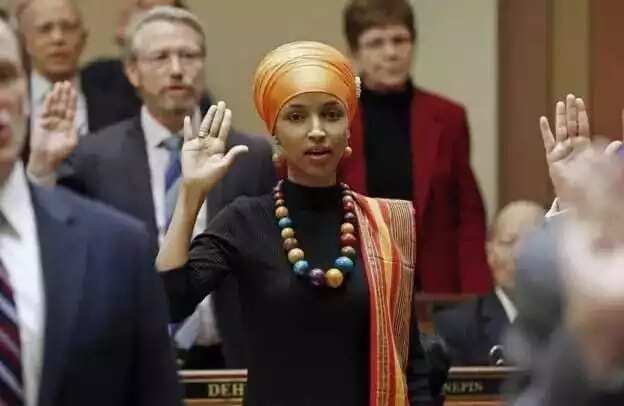 An rantsar da musulma ta farko yar kasar Somalia a matsayin yar majalisar dokokin Amurka An rantsar da musulma ta farko yar kasar Somalia a matsayin yar majalisar dokokin Amurka