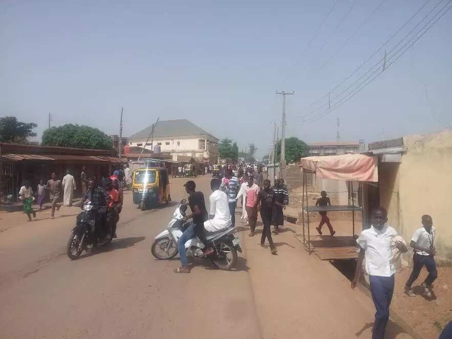 Developing story: 3 dead as religious crisis allegedly ongoing at Kabala junction, Kaduna (photos)
