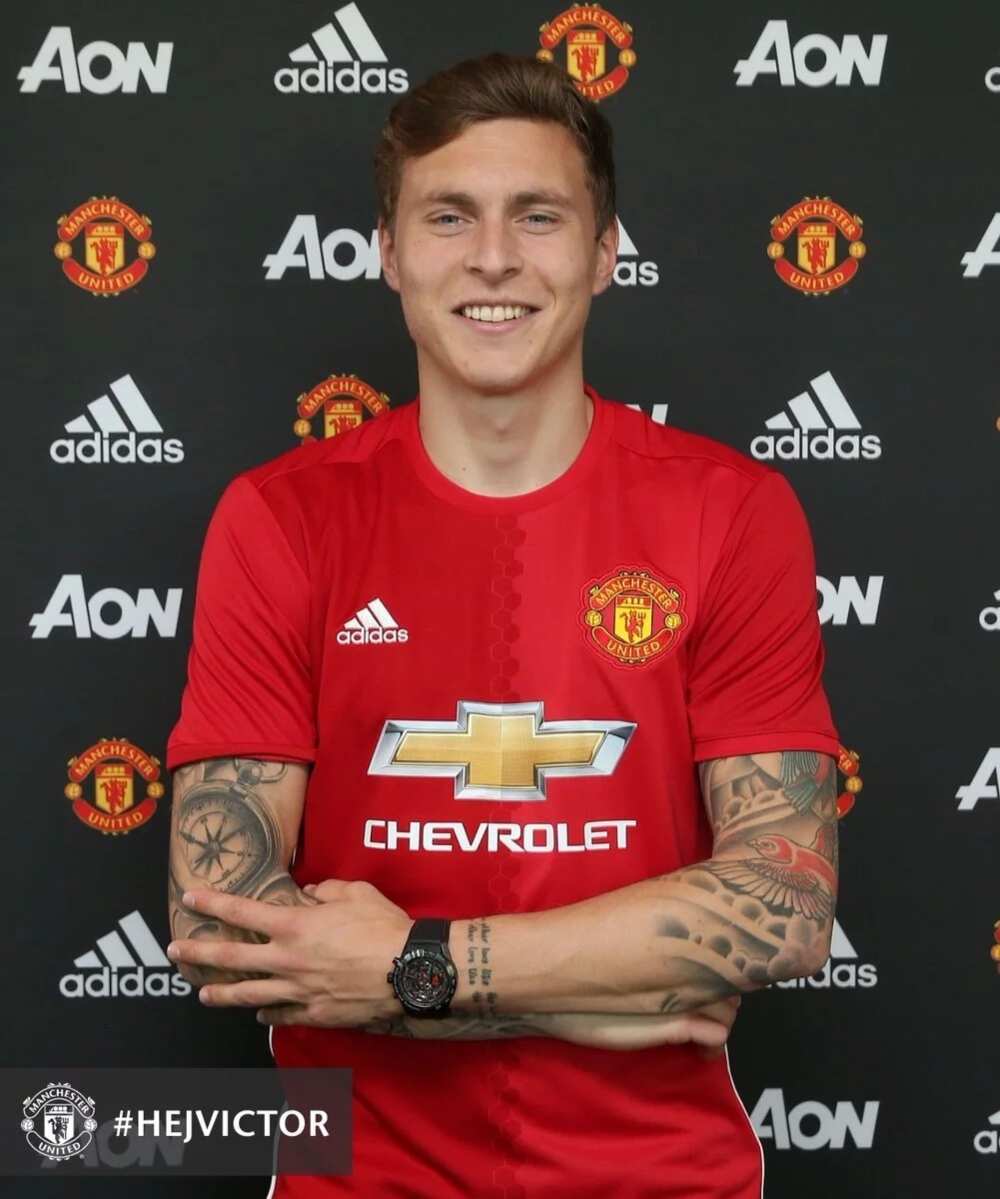 Manchester United have completed the signing of Victor Lindelof for £35million