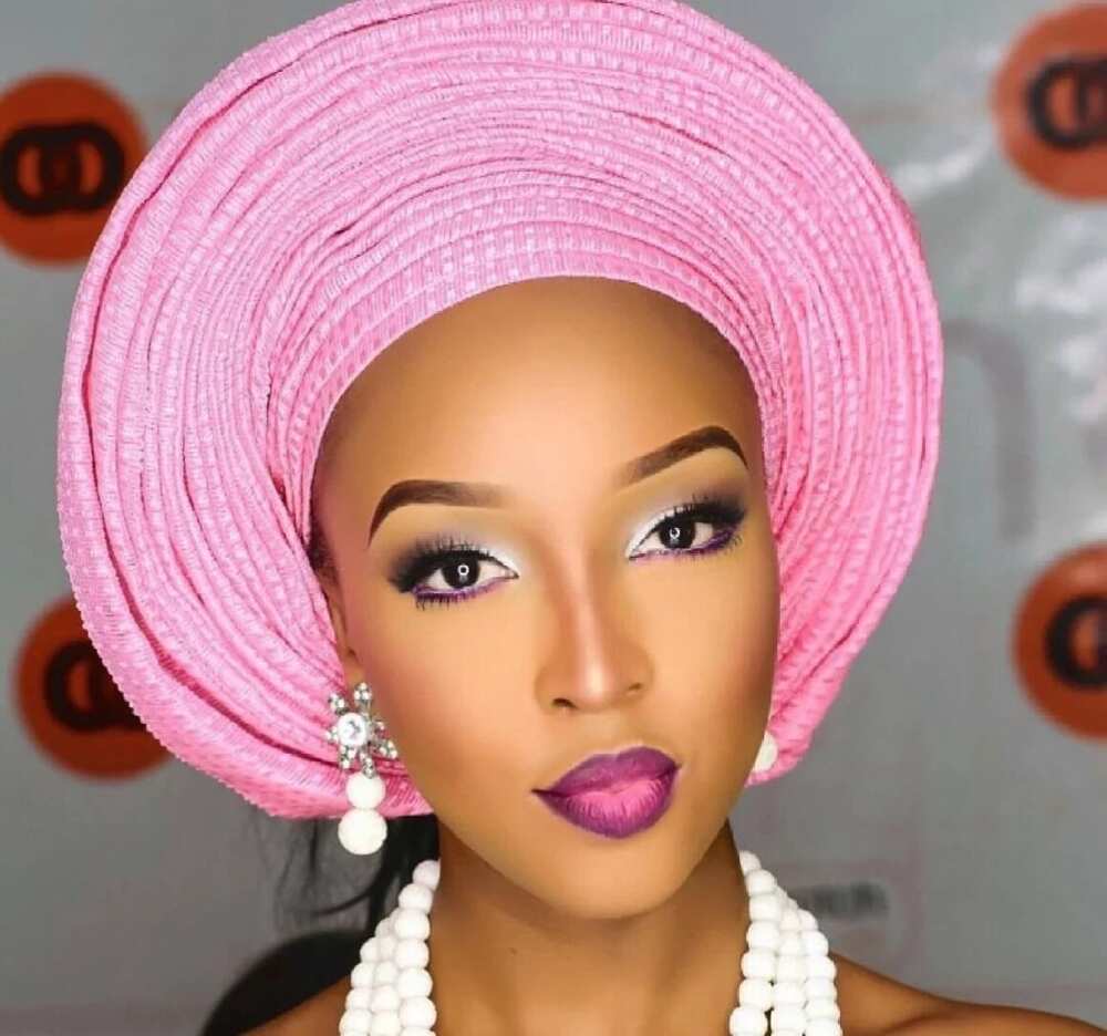 One-colored infinity pleats Gele