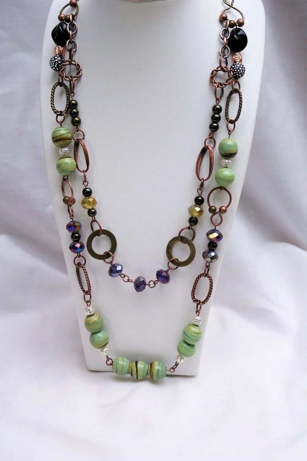 Chain and beads necklace Chain and beads necklace
