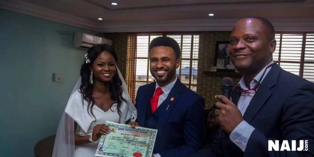 Fast rising Nigerian music artist Naomi Mac weds sweetheart secretly in Lagos (photos)