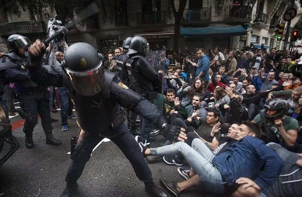 400 injured as police attack voters at Catalan independence referendum