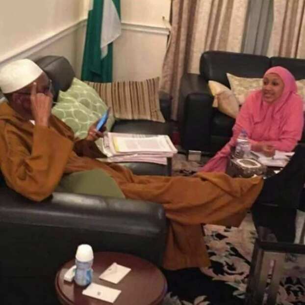 Photo of Buhari and his daughter in London emerges