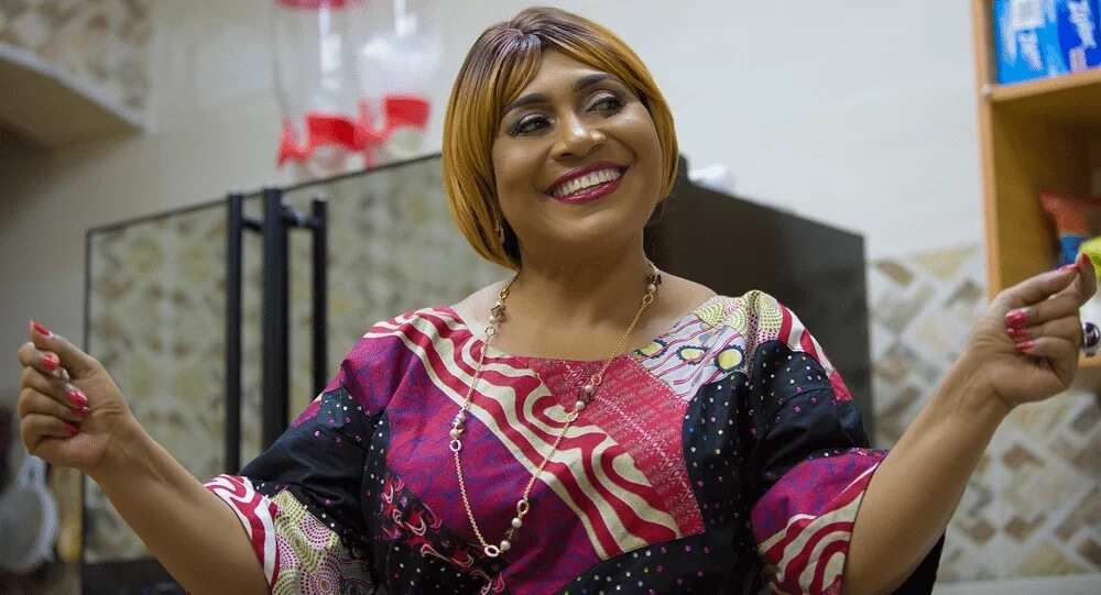 A shekara 16 nayi ciki kuma na zama miliyoniya a shekara 17, inji shahararriyar ‘yar wasan Nollywood A shekara 16 nayi ciki kuma na zama miliyoniya a shekara 17, inji shahararriyar ‘yar wasan Nollywood