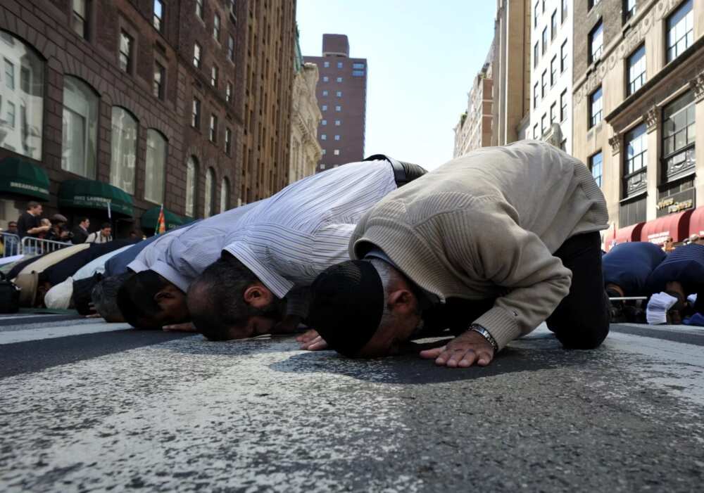 Wani shahararren malamin Islama ya bayyana ayyukan dake kara Imani ga zukata Wani shahararren malamin Islama ya bayyana ayyukan dake kara Imani ga zukata