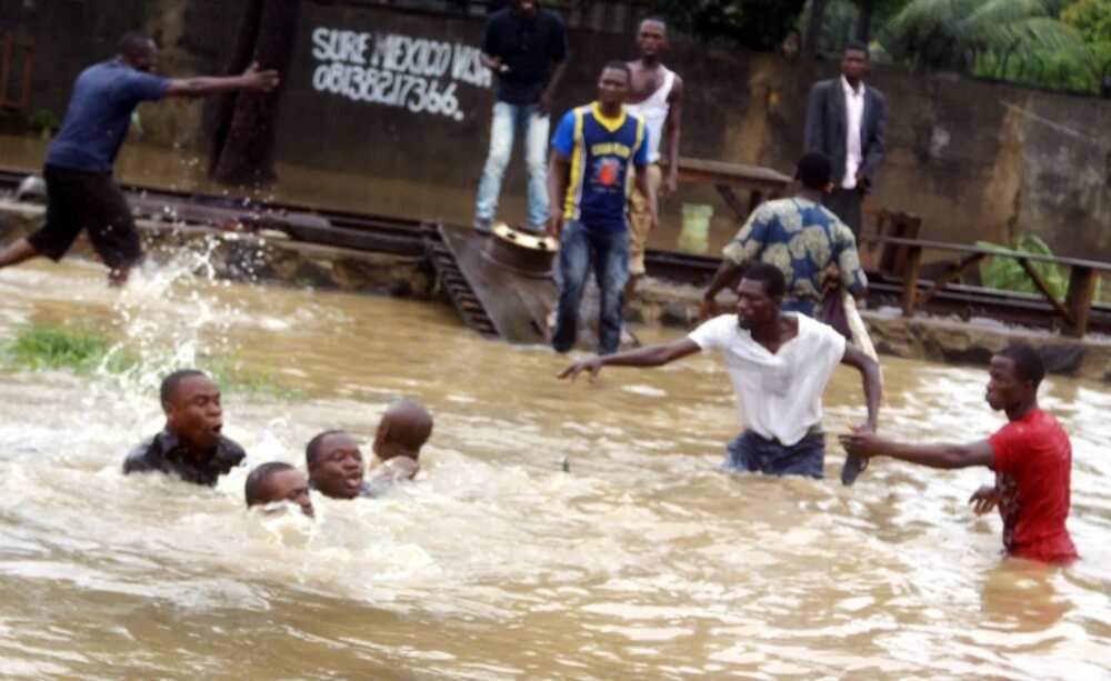 Ajali yayi kira: Ruwan sama kamar da bakin kwarya yayi awon gaba da wasu daliban sakandari