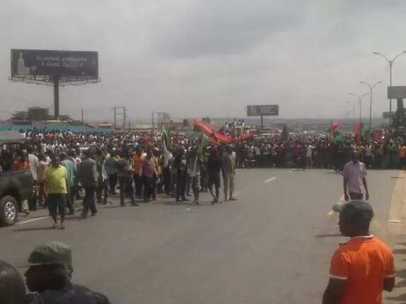 Pro-Biafra Supporters Lock Down Onitsha (Photos)