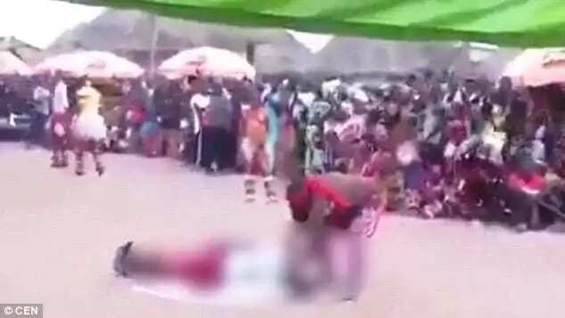 Matsafi ya tashi wani bayan ya caka masa wuka a wuya Matsafi ya tashi wani bayan ya caka masa wuka a wuya