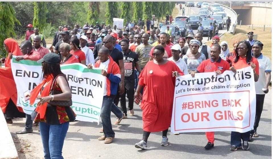 Angry civilians against corruption