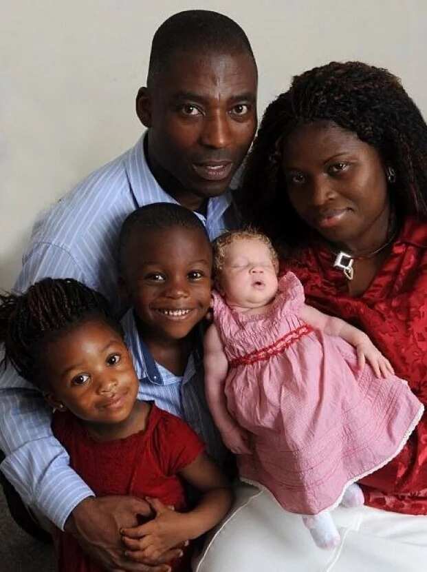 Black couple gives birth to a white baby - Legit.ng