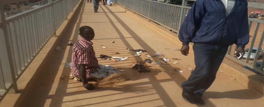 Ba maraya sai rago: Kalli yadda guragu ke neman kudi Ba maraya sai rago: Kalli yadda guragu ke neman kudi