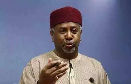 Dasuki ya shigo da muggan makamai cikin kasa - Gwamnati Dasuki ya shigo da muggan makamai cikin kasa - Gwamnati
