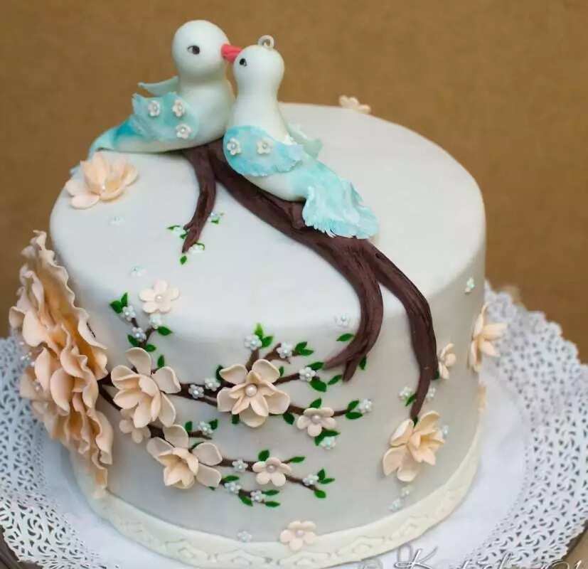 Wedding anniversary cake with birds