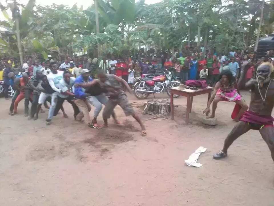 Labarin wani Tsoho dan shekara 77 mai jan mota da wuya Labarin wani Tsoho dan shekara 77 mai jan mota da wuya
