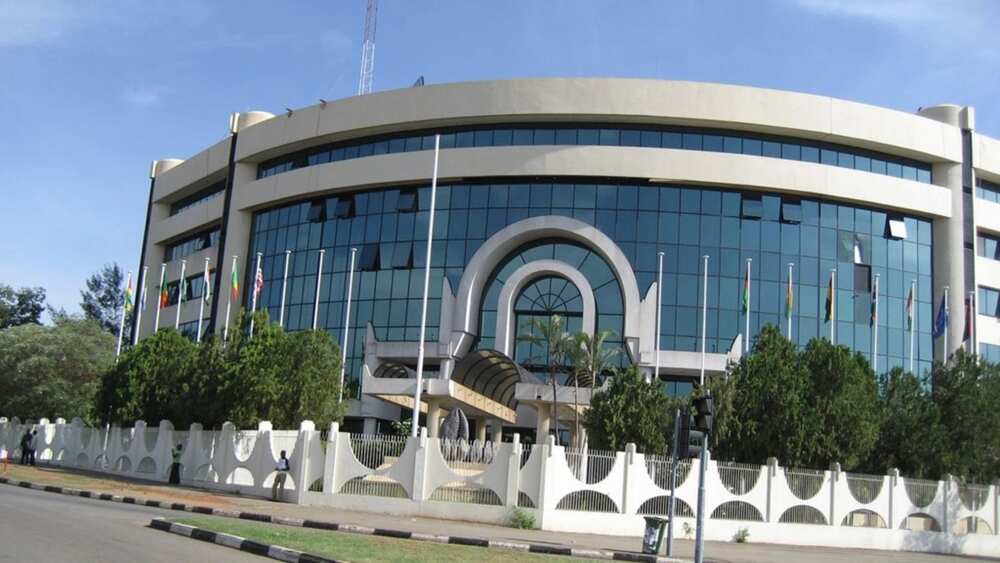 Yanzu-yanzu: Gobara ta tashi a hedkwatar ECOWAS dake Abuja Yanzu-yanzu: Gobara ta tashi a hedkwatar ECOWAS dake Abuja
