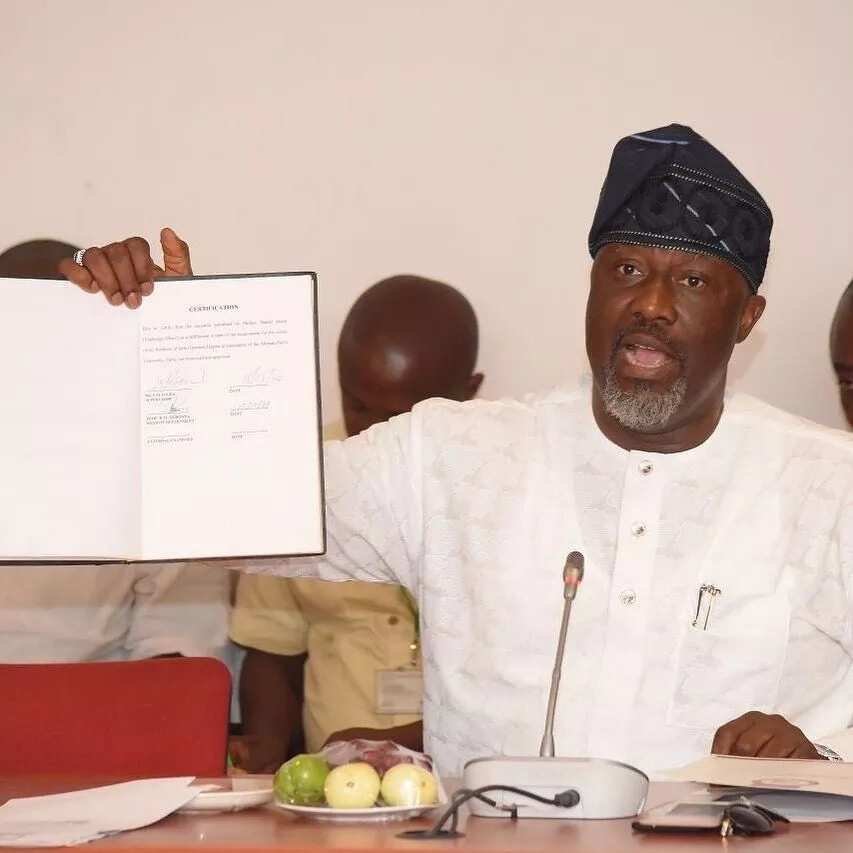 Check out Emmaohmagod’s version of Dino Melaye’s certificate rant