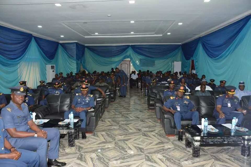Sojin Saman Najeriya sun yaye sabbin dalibai masu tuqa sabbin jiragen da aka samo don yakar Boko Haram Sojin Saman Najeriya sun yaye sabbin dalibai masu tuqa sabbin jiragen da aka samo don yakar Boko Haram