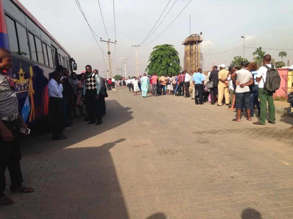 (Photos) Lagosians Wait Long Hours For BRT Bus