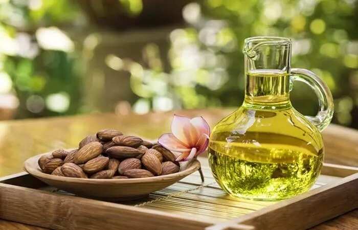 Almond oil and almonds