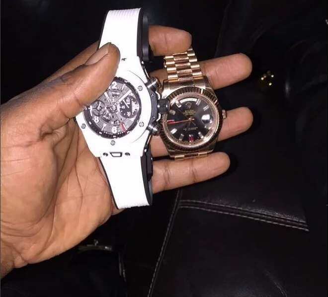 Mali Fans Give Davido Two Expensive Wristwatches