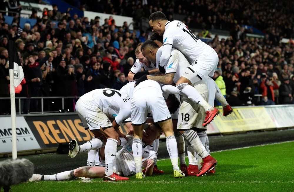 Swansea stun Arsenal 3-1 in entertaining Premier League clash