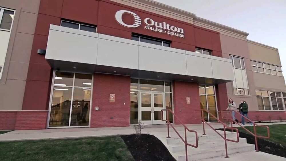 Colleges in Canada for international students without application fee Oulton College